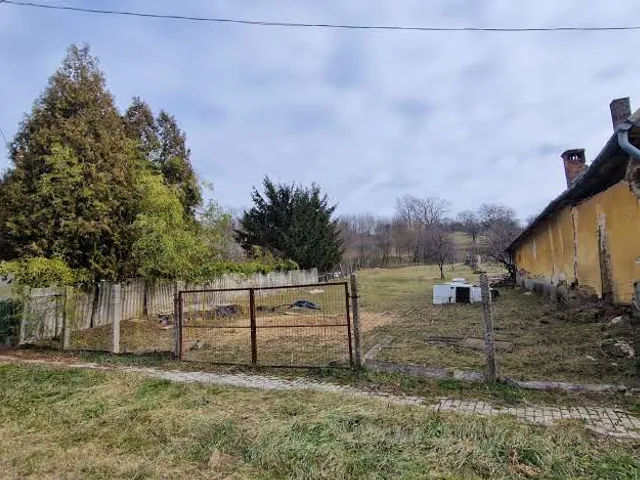 Eladó telek Felsőmocsolád 1993 nm