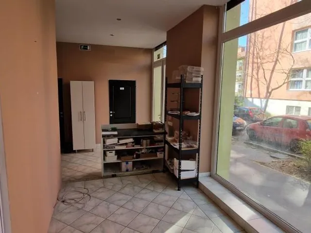 Kiadó kereskedelmi és ipari ingatlan Kaposvár, Belváros, Kossuth Lajos utca 43 nm