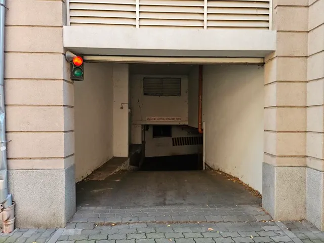 Eladó garázs Kaposvár, Belváros 13 nm