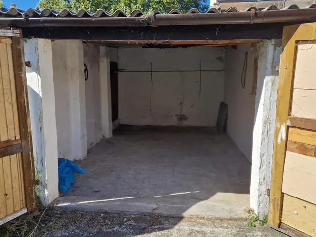 Kiadó garázs Kaposvár, Belváros, Gróf Apponyi Albert utca 17 nm