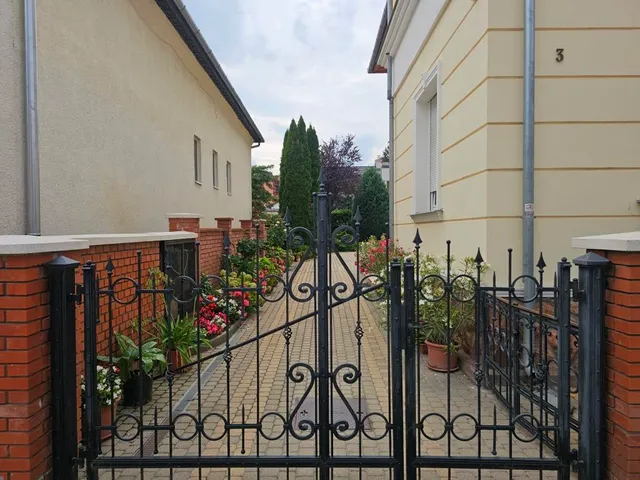 Eladó kereskedelmi és ipari ingatlan Kaposvár, Kassa utca 209 nm