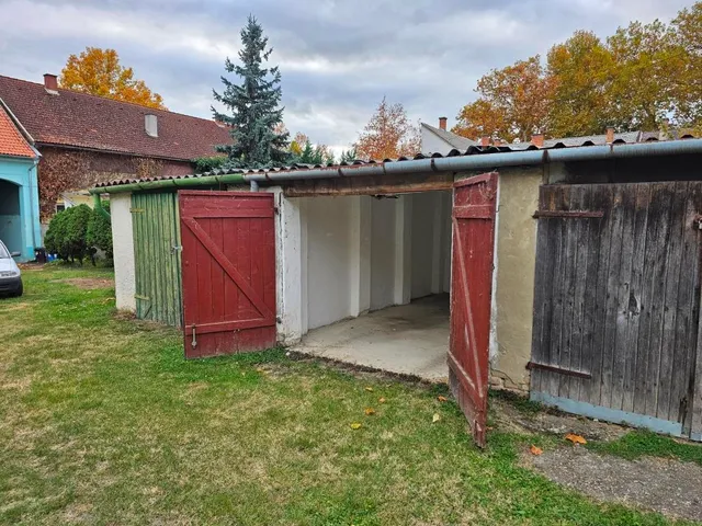 Kiadó garázs Kaposvár, Belváros, Gróf Apponyi Albert utca 17 nm