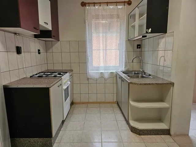 Kiadó lakás Kaposvár, Cser, Bláthy Ottó utca 90 nm