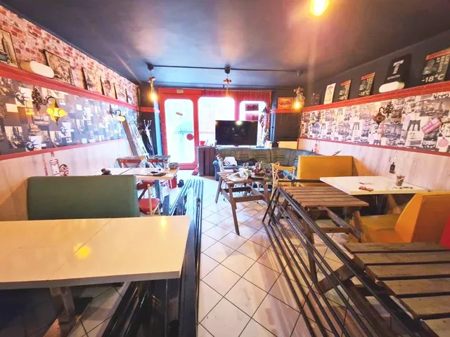 Eladó kereskedelmi és ipari ingatlan Kaposvár, Belváros, Noszlopy Gáspár utca 150 nm