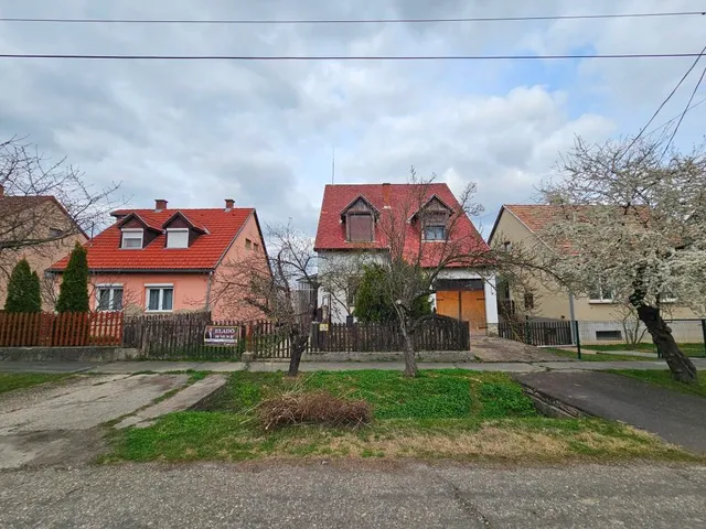 Eladó ház Kaposvár, Cser, Beszédes József utca 150 nm