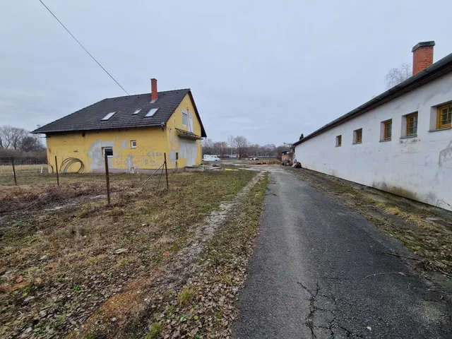 Eladó telek Kaposvár, Cser, Cseri út 170 nm