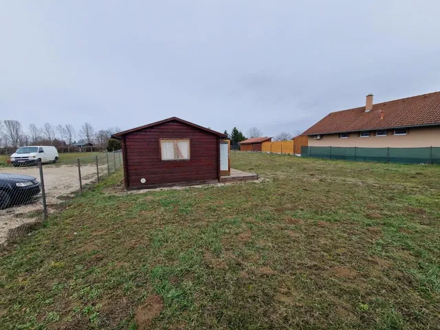 Eladó telek Baté, Fő utca 24 nm