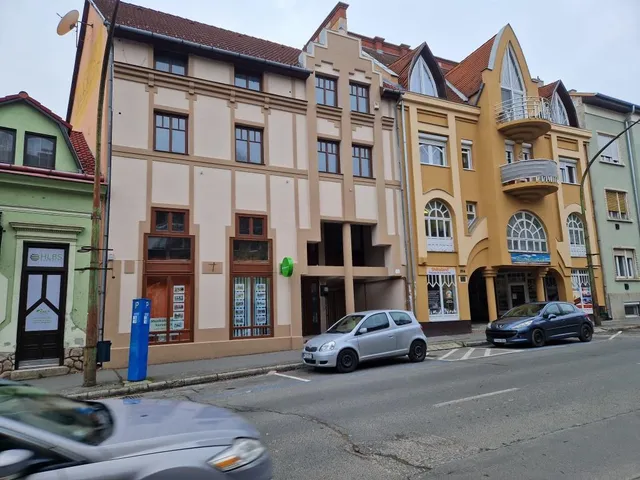 Eladó kereskedelmi és ipari ingatlan Kaposvár, Belváros 390 nm