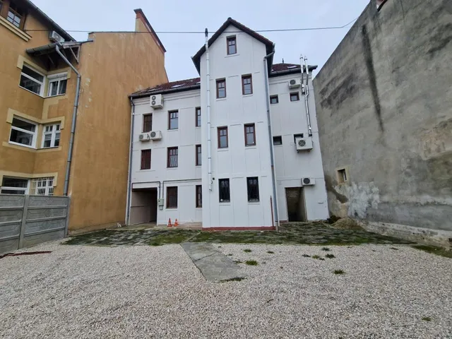 Kiadó kereskedelmi és ipari ingatlan Kaposvár, Belváros, Zárda utca 90 nm