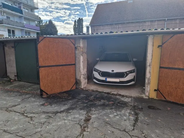 Eladó garázs Kaposvár, Belváros, Iskola köz 19 nm