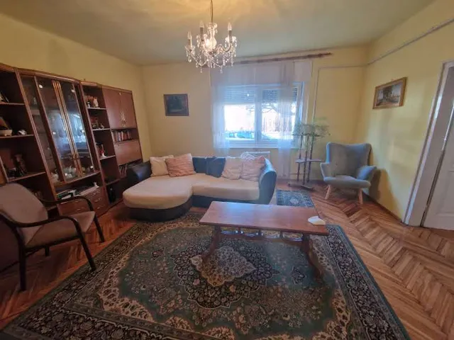 Eladó ház Kaposvár, Vörösmarty Mihály utca 210 nm