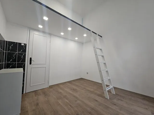 Eladó kereskedelmi és ipari ingatlan Kaposvár, Belváros 11 nm