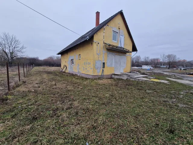 Kiadó kereskedelmi és ipari ingatlan Kaposvár, Cser, Cseri út 170 nm