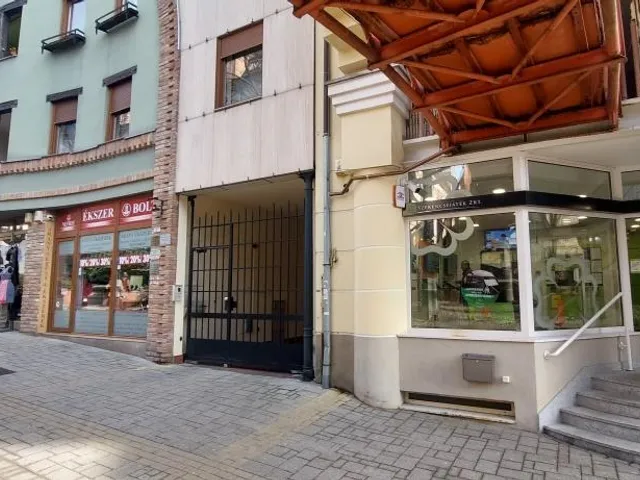 Eladó garázs Kaposvár, Belváros, Irányi Dániel utca 14 nm