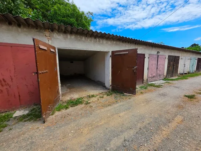 Eladó garázs Kaposvár 15 nm