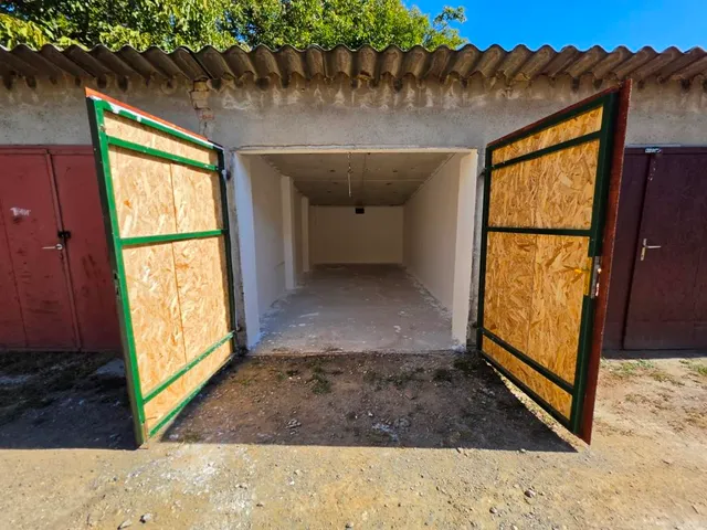 Kiadó garázs Kaposvár, Arany János utca 14 nm
