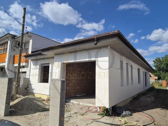 Eladó ház Budapest XVIII. kerület, Újpéteritelep 120 nm