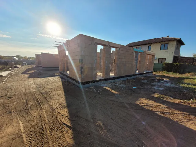 Eladó ház Budapest XVIII. kerület, Almáskert 146 nm