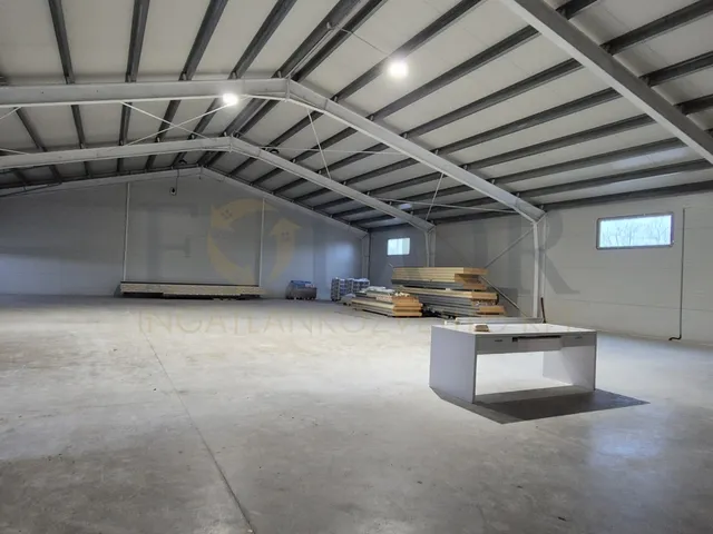 Kiadó kereskedelmi és ipari ingatlan Felsőpakony 215 nm