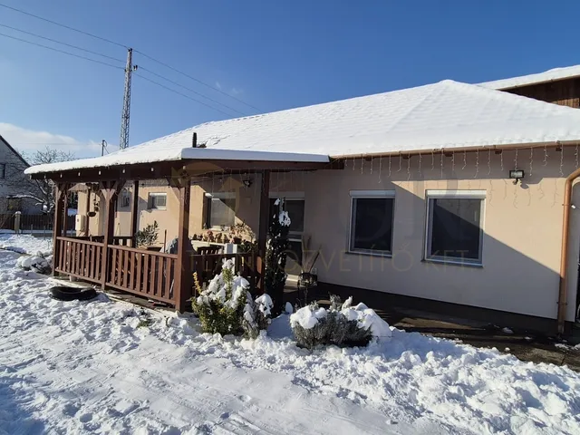 Eladó ház Budapest XVIII. kerület, Újpéteritelep 122 nm