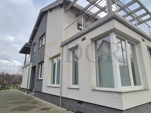 Eladó ház Budapest XVIII. kerület, Újpéteritelep 210 nm