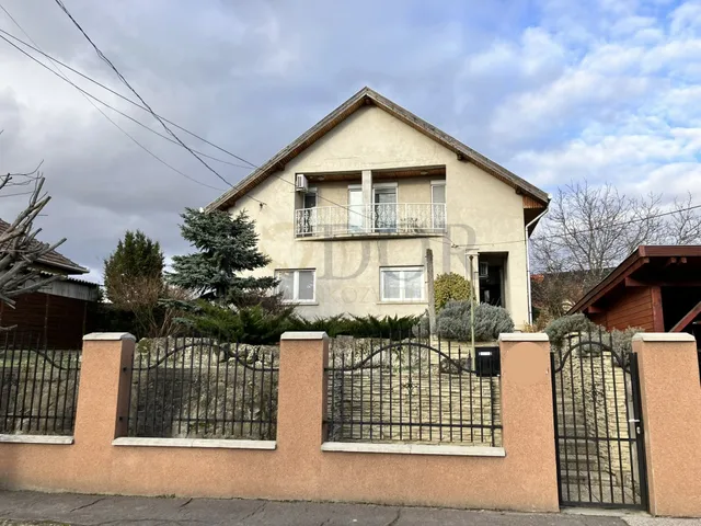 Eladó ház Budapest XXI. kerület, Királyerdő 180 nm