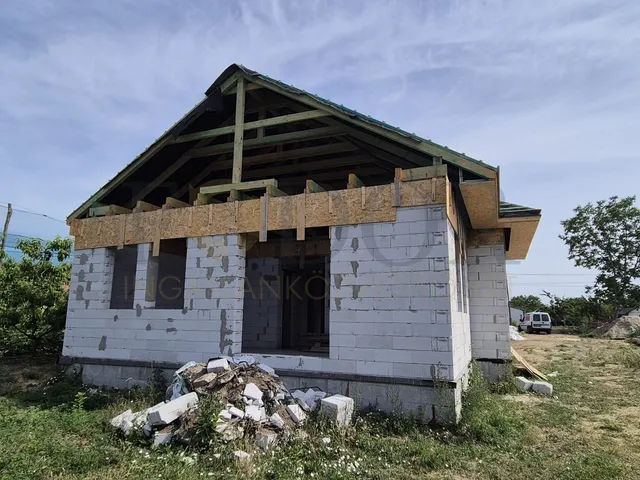 Eladó ház Dánszentmiklós 120 nm