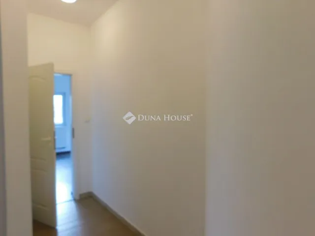 Kiadó kereskedelmi és ipari ingatlan Ballószög 100 nm