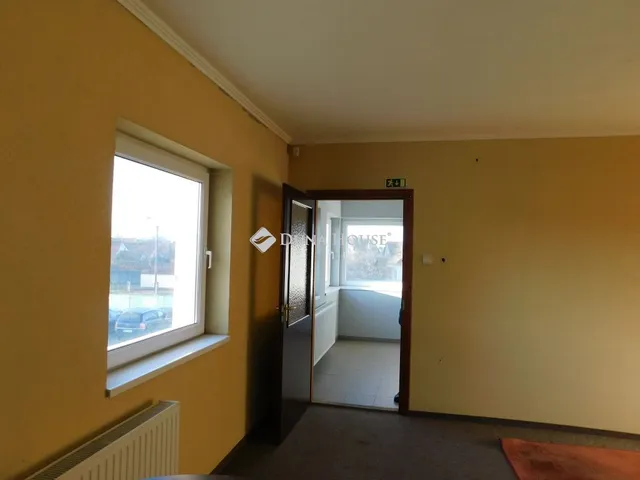 Kiadó kereskedelmi és ipari ingatlan Kiskőrös 300 nm