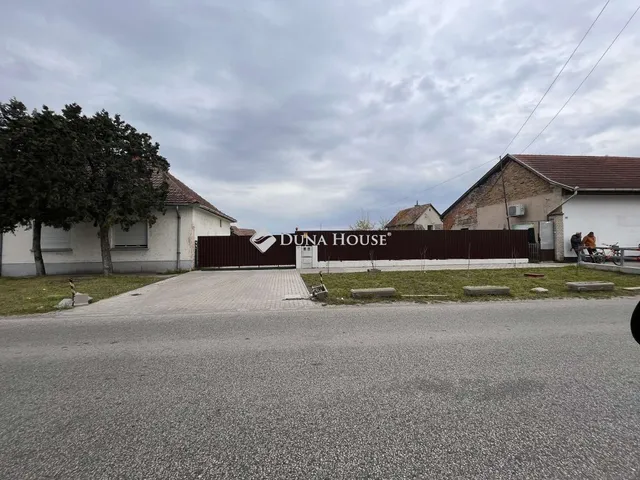 Eladó telek Kiskőrös 964 nm