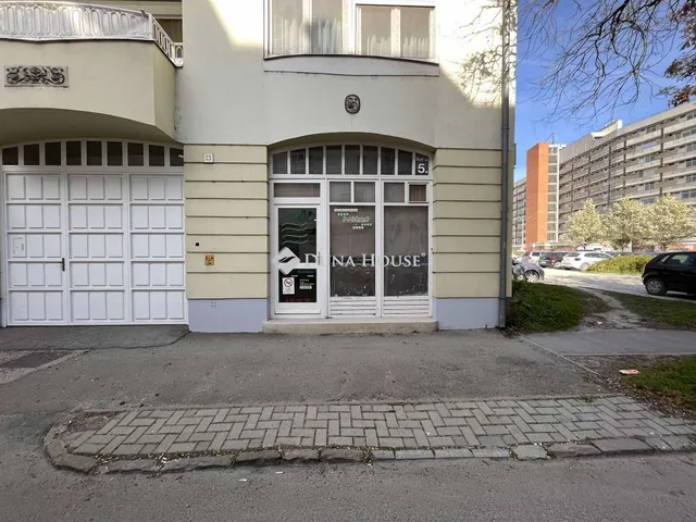 Eladó kereskedelmi és ipari ingatlan Kecskemét 33 nm