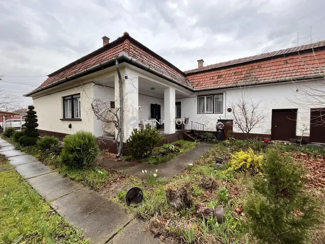 Eladó ház Kiskőrös 130 nm