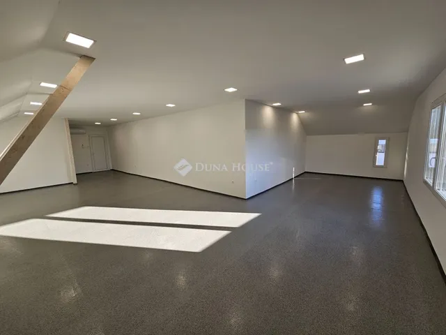 Kiadó kereskedelmi és ipari ingatlan Kecskemét 47 nm