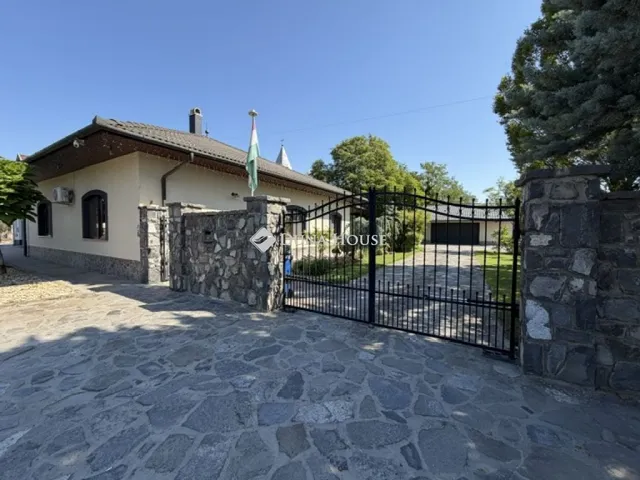 Eladó ház Tabdi 200 nm
