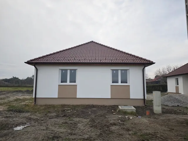 Eladó ház Pér 93 nm