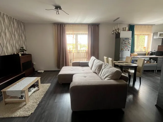 Eladó ház Szirmabesenyő 220 nm