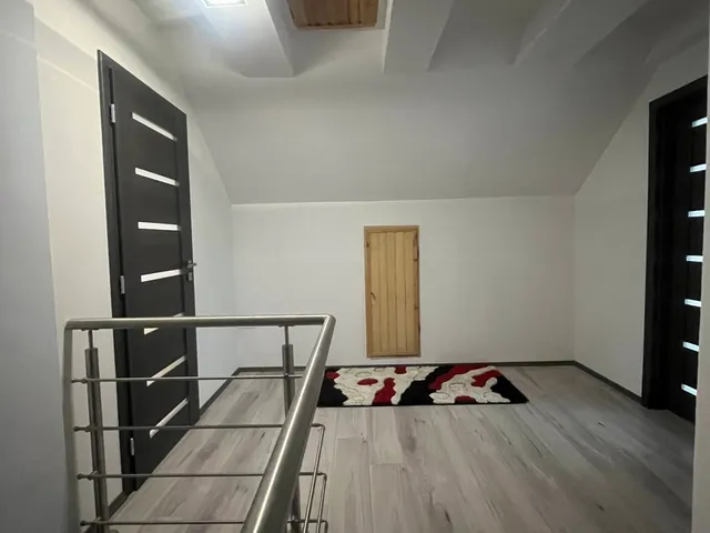 Eladó ház Szirmabesenyő 220 nm