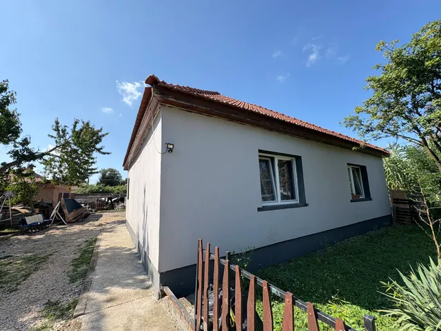 Eladó ház Szirmabesenyő 150 nm