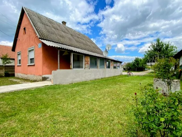 Eladó ház Köröm 110 nm