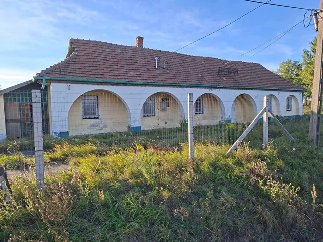 Eladó kereskedelmi és ipari ingatlan Méra 124 nm