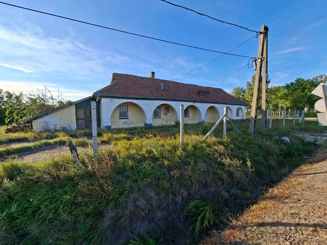 Eladó kereskedelmi és ipari ingatlan Méra 124 nm