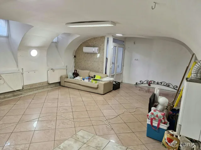 Eladó kereskedelmi és ipari ingatlan Budapest VI. kerület, Nagykörúton belüli terület 72 nm