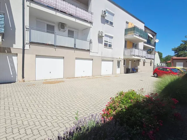 Eladó garázs Hegyeshalom 20 nm