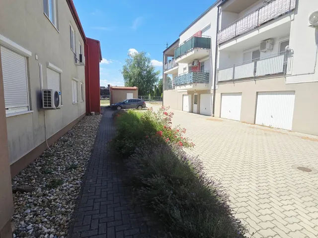 Eladó garázs Hegyeshalom 20 nm