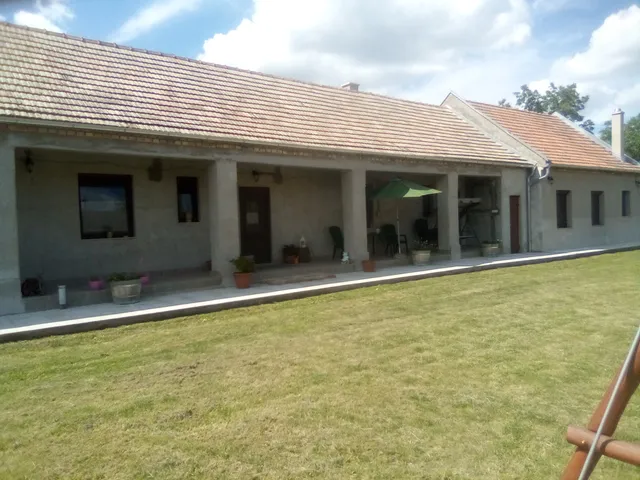 Eladó ház Tét 170 nm