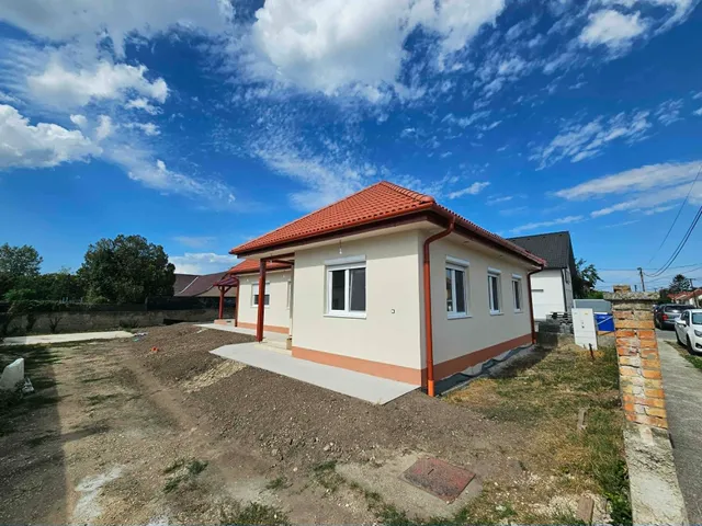 Eladó ház Jánossomorja 95 nm