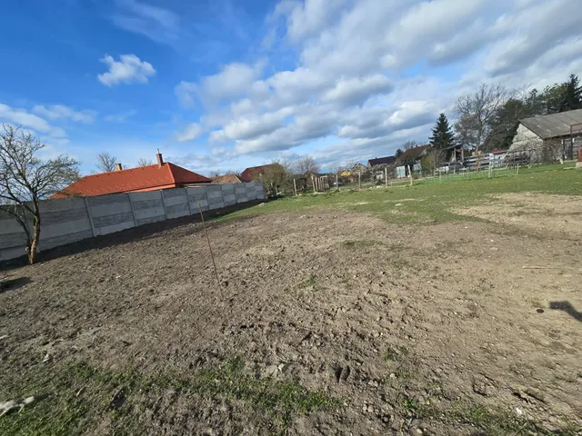 Eladó telek Halászi 537 nm