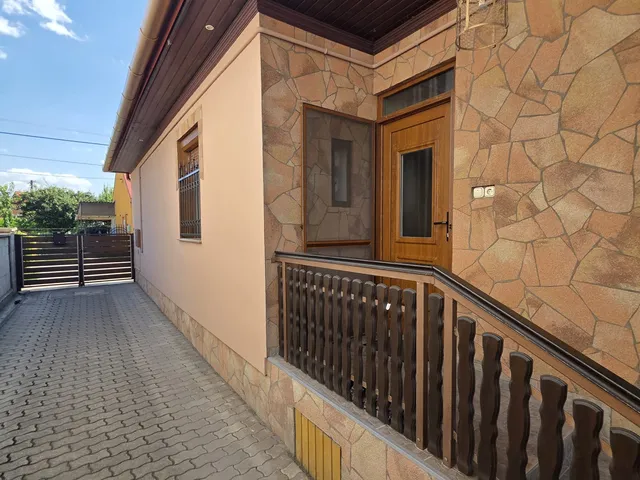 Eladó ház Mosonmagyaróvár, Dunapart 114 nm