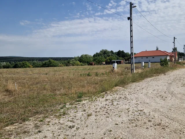 Eladó telek Bánd 1710 nm