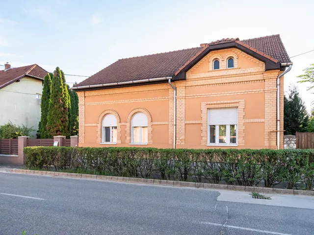 Eladó ház Miskolc, Újdiósgyőr, Testvériség 200 nm
